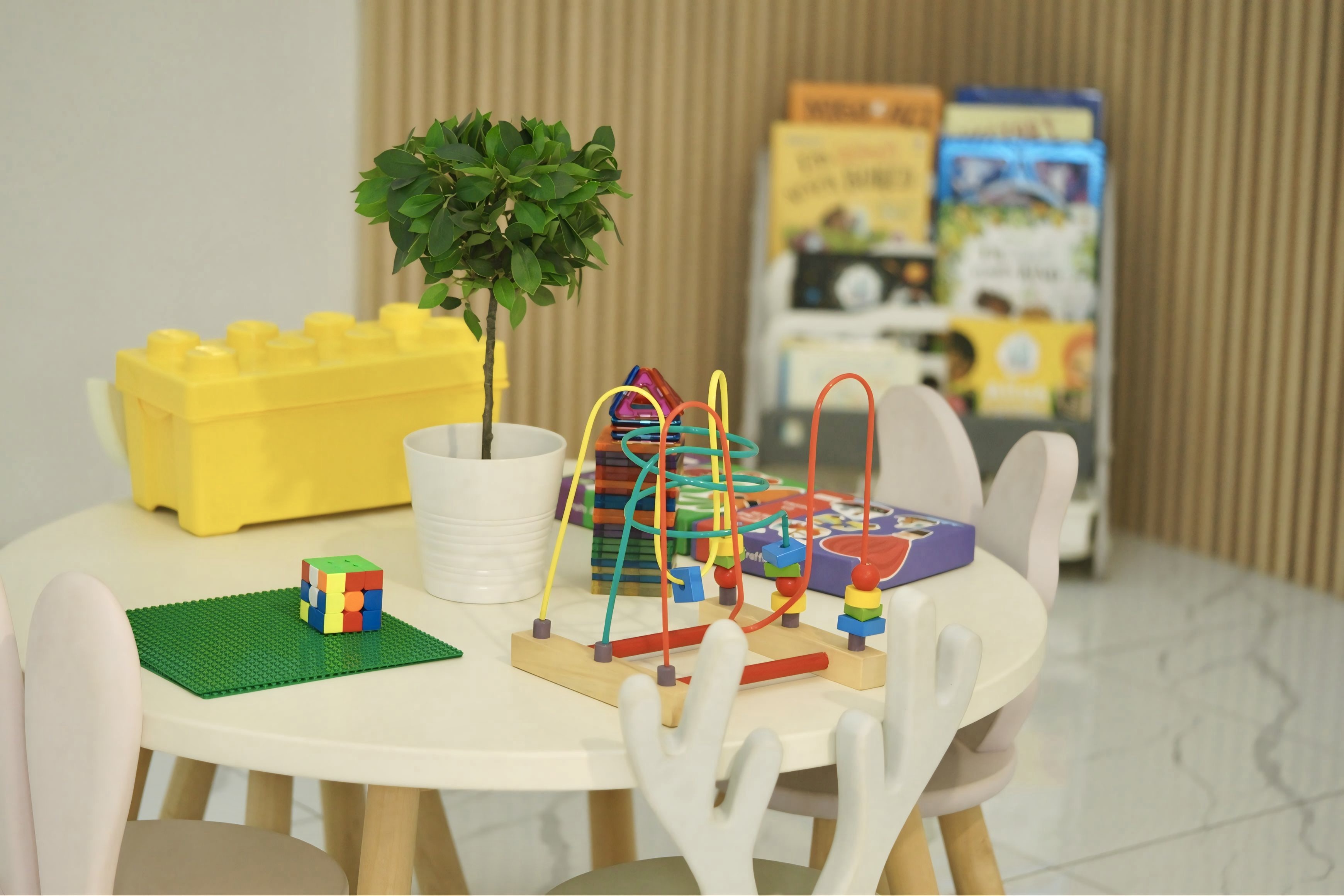 Ruang tunggu anak Alenza Dental Care