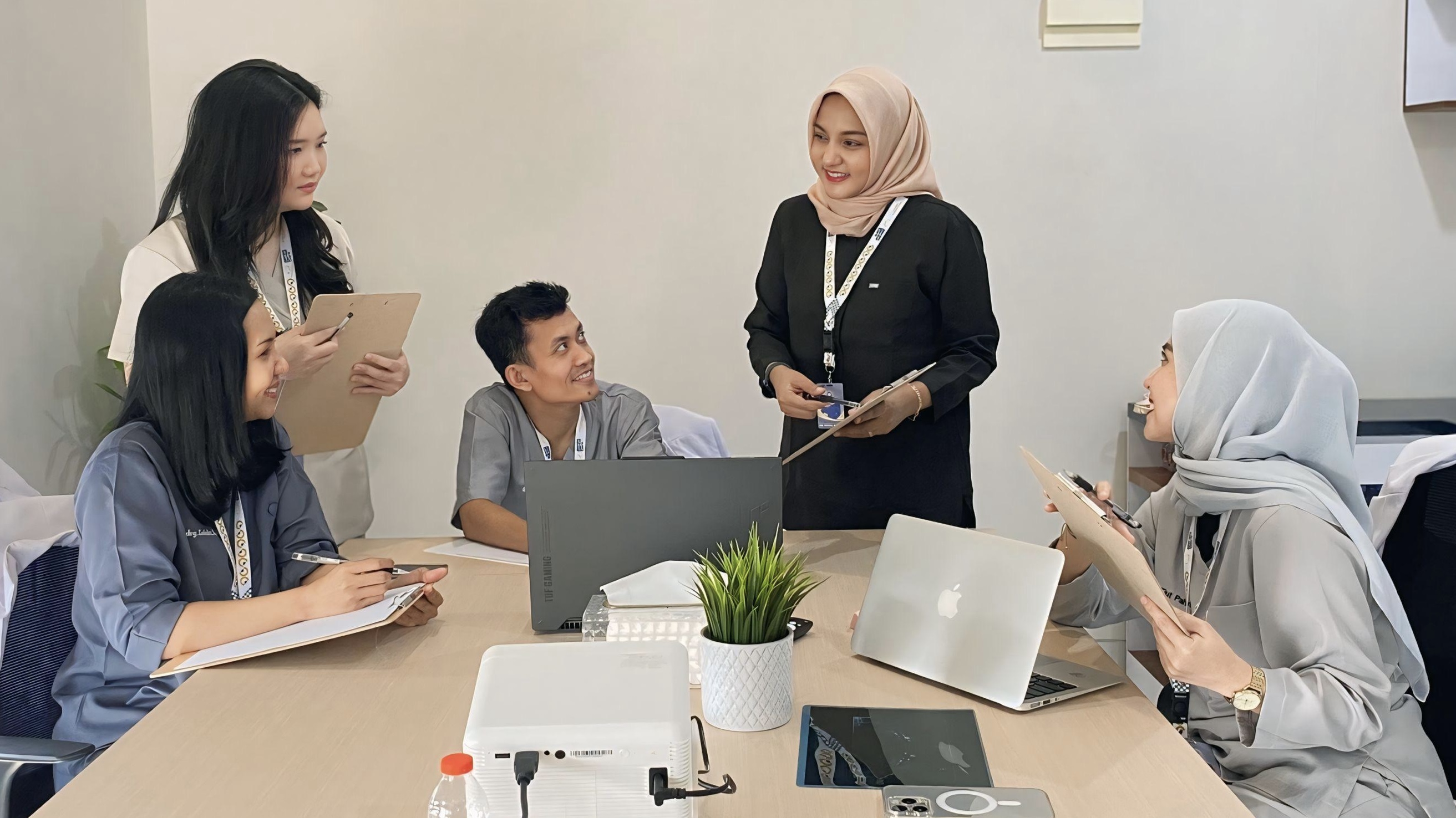 Peralatan dan ruang treatment Alenza Dental Care